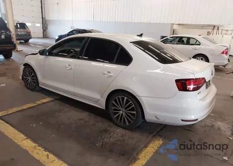 2016 Volkswagen Jetta 1.8T Sport z USA, uszkodzony, nr VIN 3VWD17AJ3GM294688